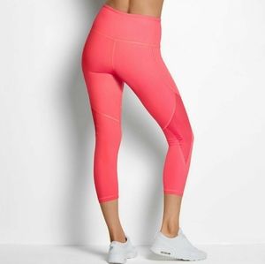 Victoria Sport Knockout Capri Leggings NWT xs
